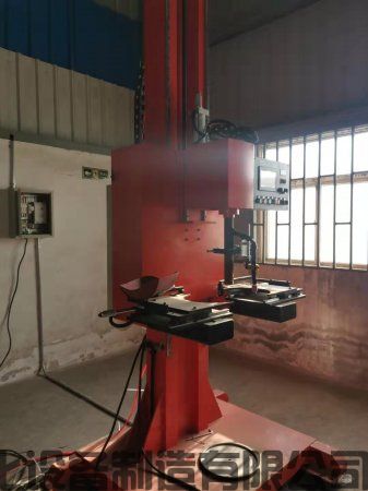 江蘇領(lǐng)超引進四套全自動焊接設(shè)備(2) 江蘇領(lǐng)超引進四套全自動焊接設(shè)備(2)